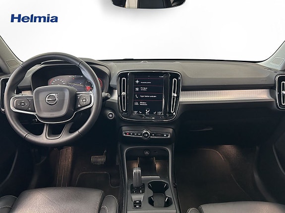 Volvo XC40 5 of 15