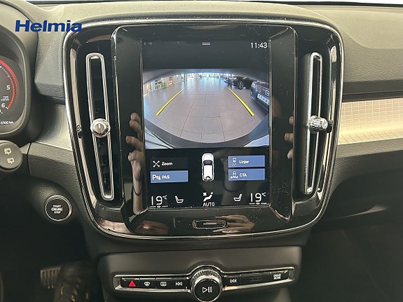 Volvo XC40 12 of 15