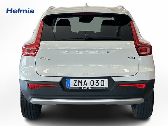 Volvo XC40 7 of 15