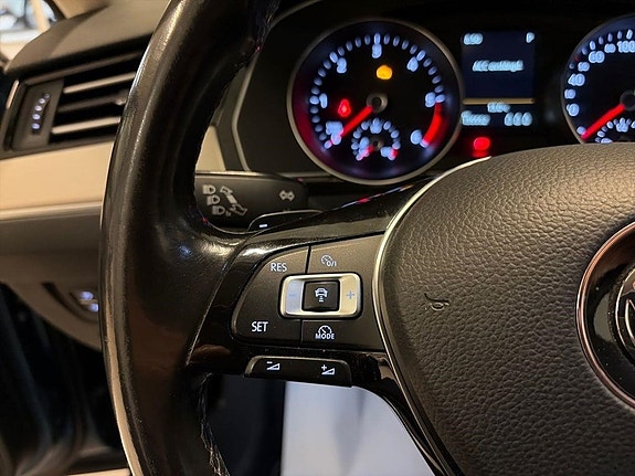 Volkswagen Passat 16 of 23