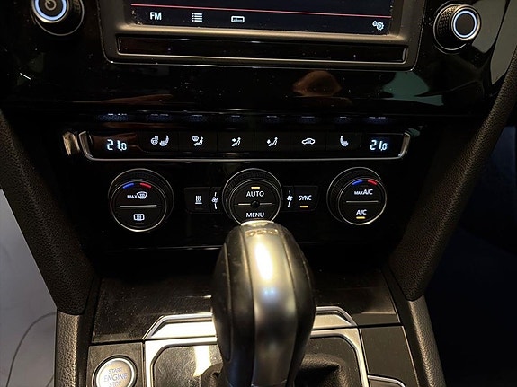 Volkswagen Passat 11 of 23