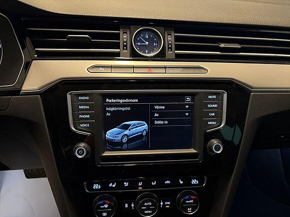 Volkswagen Passat 12 of 23