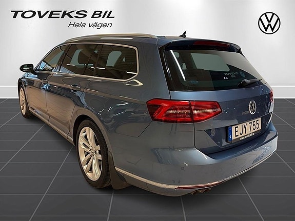 Volkswagen Passat 4 of 23