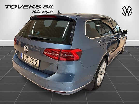 Volkswagen Passat 2 of 23