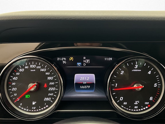 Mercedes-Benz E200 16 of 30