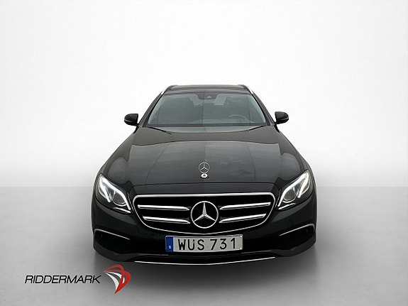 Mercedes-Benz E200 2 of 30