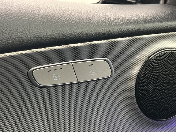 Mercedes-Benz E200 13 of 30