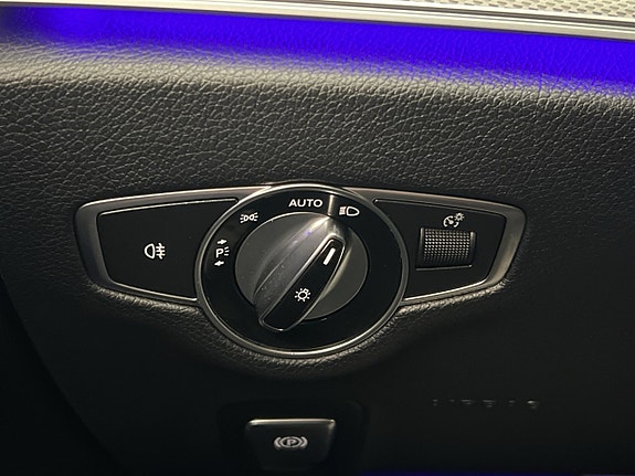 Mercedes-Benz E200 14 of 30