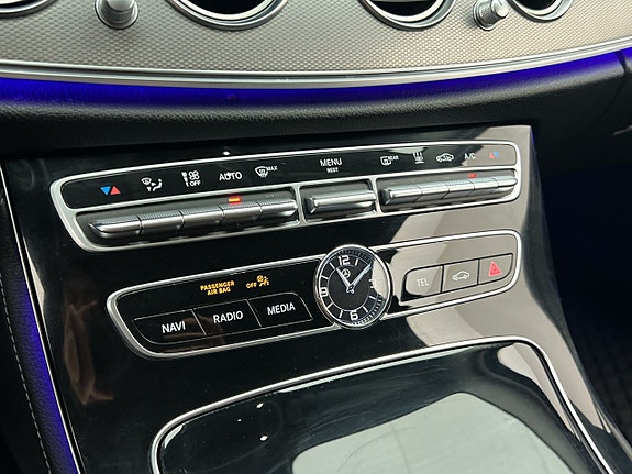 Mercedes-Benz E200 25 of 30