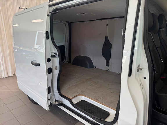 Renault Trafic 24 of 24