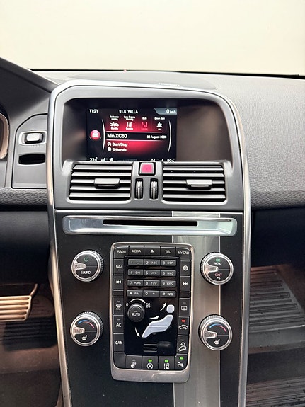 Volvo XC60 10 of 13