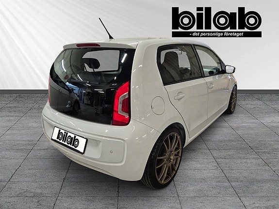 Volkswagen UP! 3 of 8