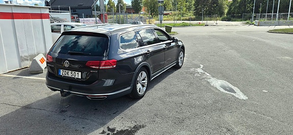 Volkswagen Passat Alltrack 2 of 10