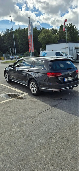 Volkswagen Passat Alltrack 4 of 10
