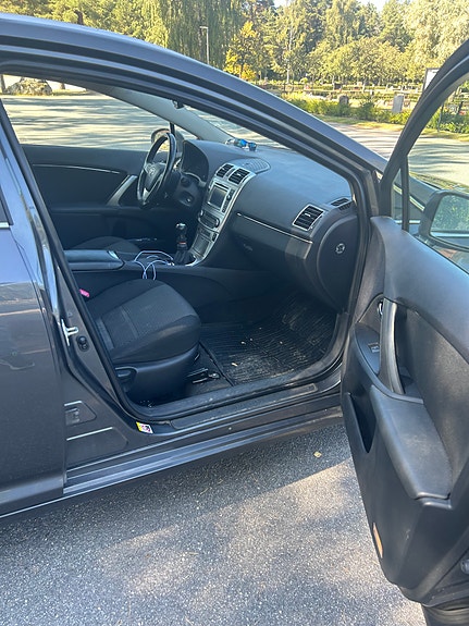 Toyota Avensis 4 of 5