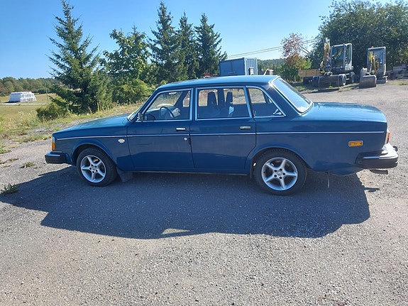 Volvo 244 2 of 14