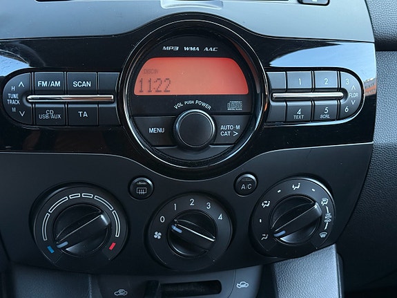 Mazda 2 11 of 16