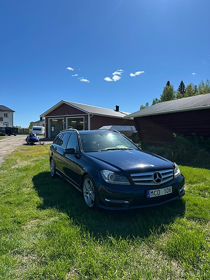 Mercedes-Benz C250 2 of 6