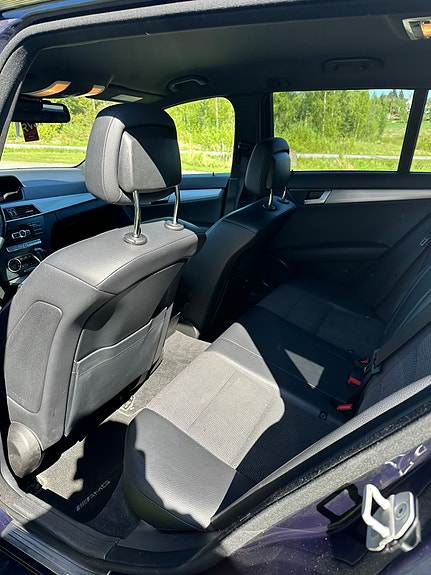 Mercedes-Benz C250 5 of 6