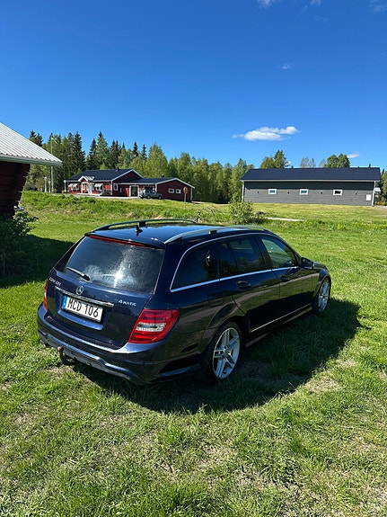 Mercedes-Benz C250 4 of 6