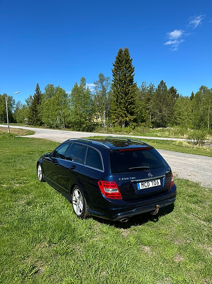 Mercedes-Benz C250 3 of 6