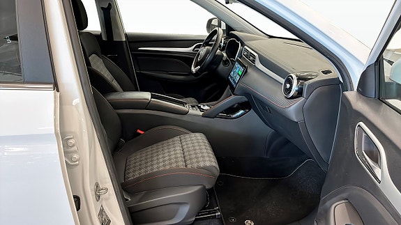 MG ZS 3 of 18