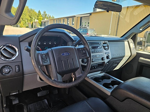 Ford F-250 9 of 11
