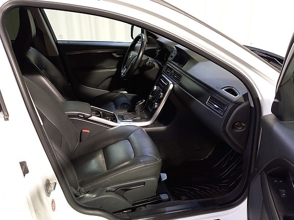 Volvo XC70 3 of 16