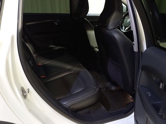 Volvo XC70 4 of 16