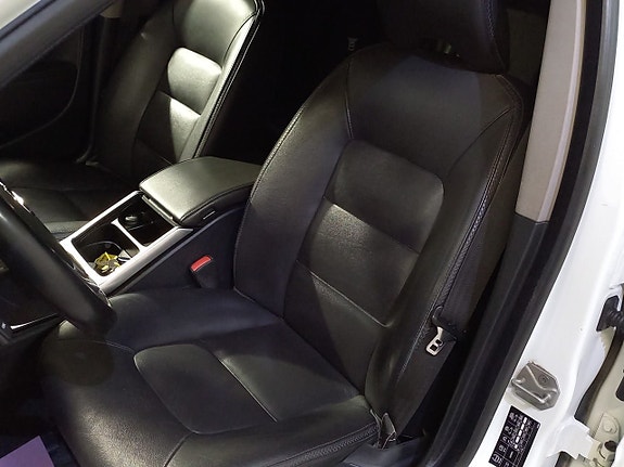 Volvo XC70 11 of 16