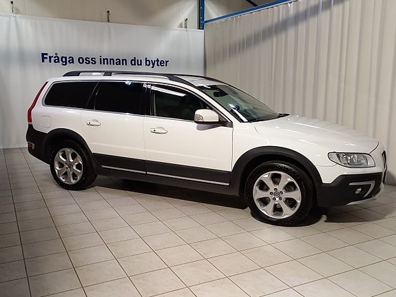 Volvo XC70 2 of 16