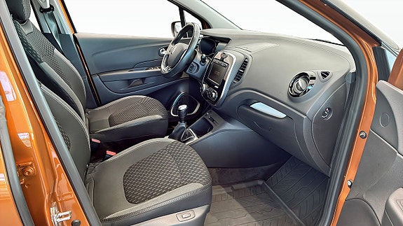 Renault Captur 3 of 9