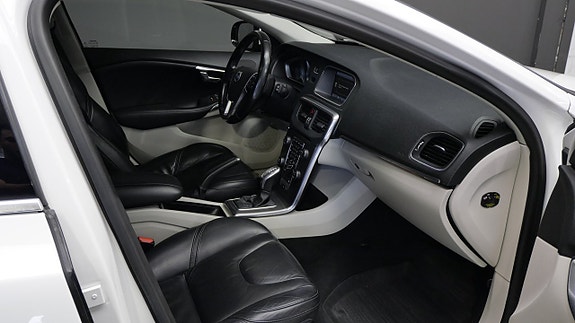 Volvo V40 8 of 17
