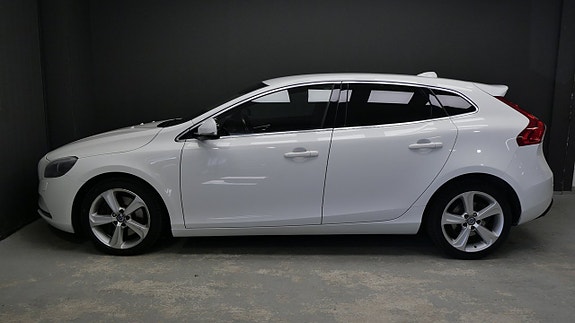 Volvo V40 5 of 17