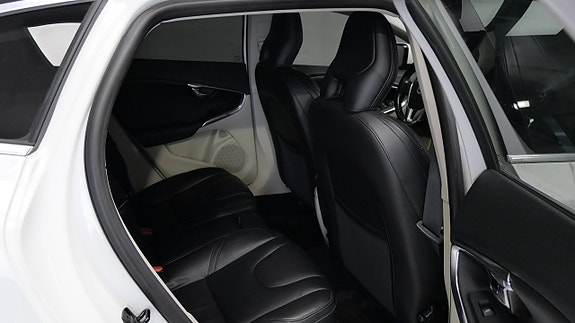 Volvo V40 9 of 17