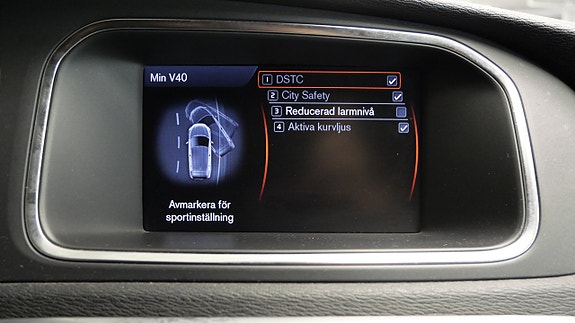 Volvo V40 11 of 17
