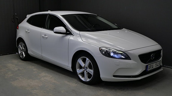Volvo V40 2 of 17