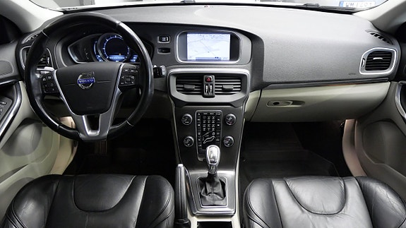 Volvo V40 4 of 17
