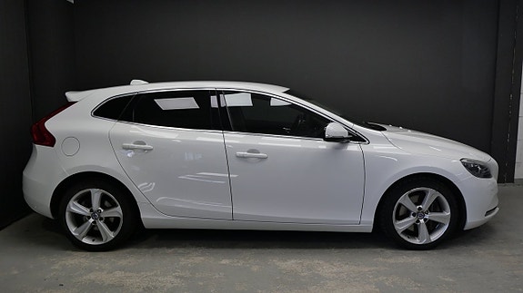 Volvo V40 3 of 17