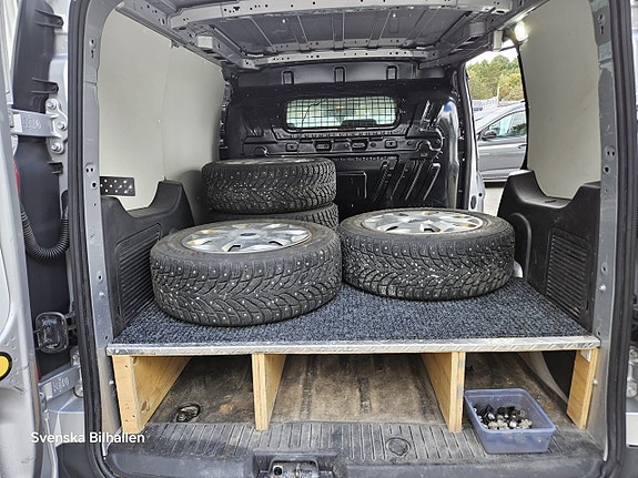 Ford Transit Connect 13 of 23