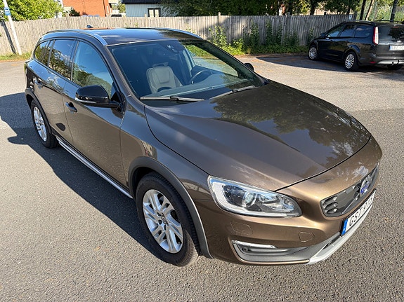 Volvo V60 Cross Country 8 of 22