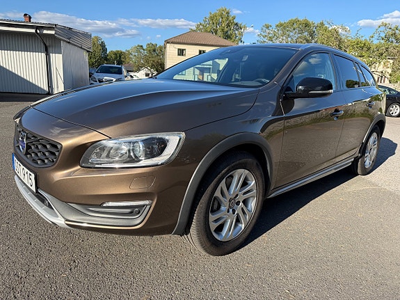 Volvo V60 Cross Country 3 of 22