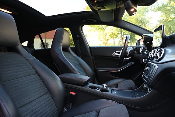 Mercedes-Benz CLA200 3 of 18