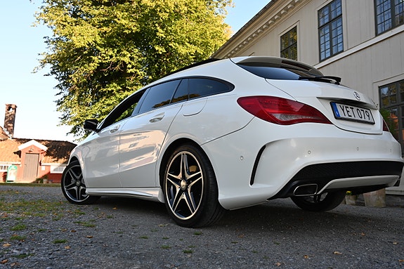 Mercedes-Benz CLA200 2 of 18
