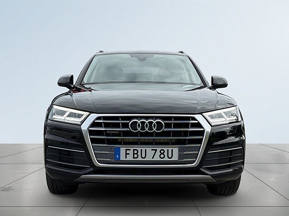 Audi Q5 2 of 18