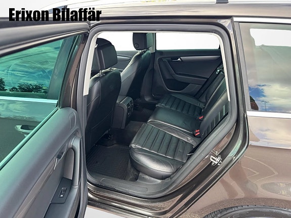Volkswagen Passat 18 of 30