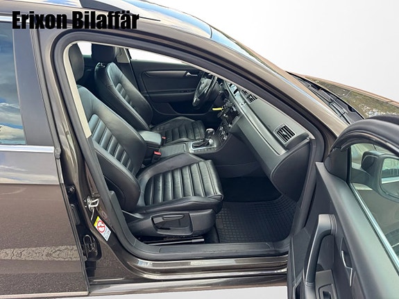 Volkswagen Passat 21 of 30