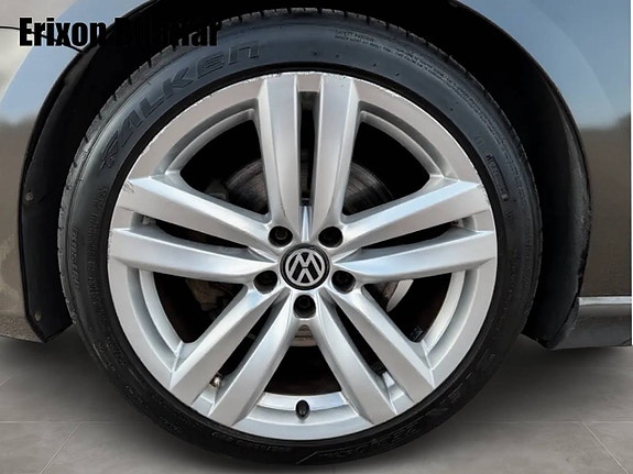 Volkswagen Passat 9 of 30