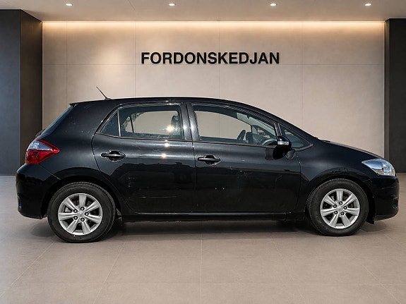 Toyota Auris 5 of 15
