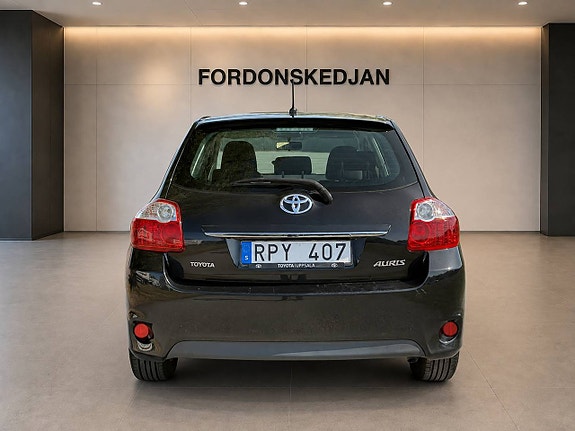 Toyota Auris 6 of 15